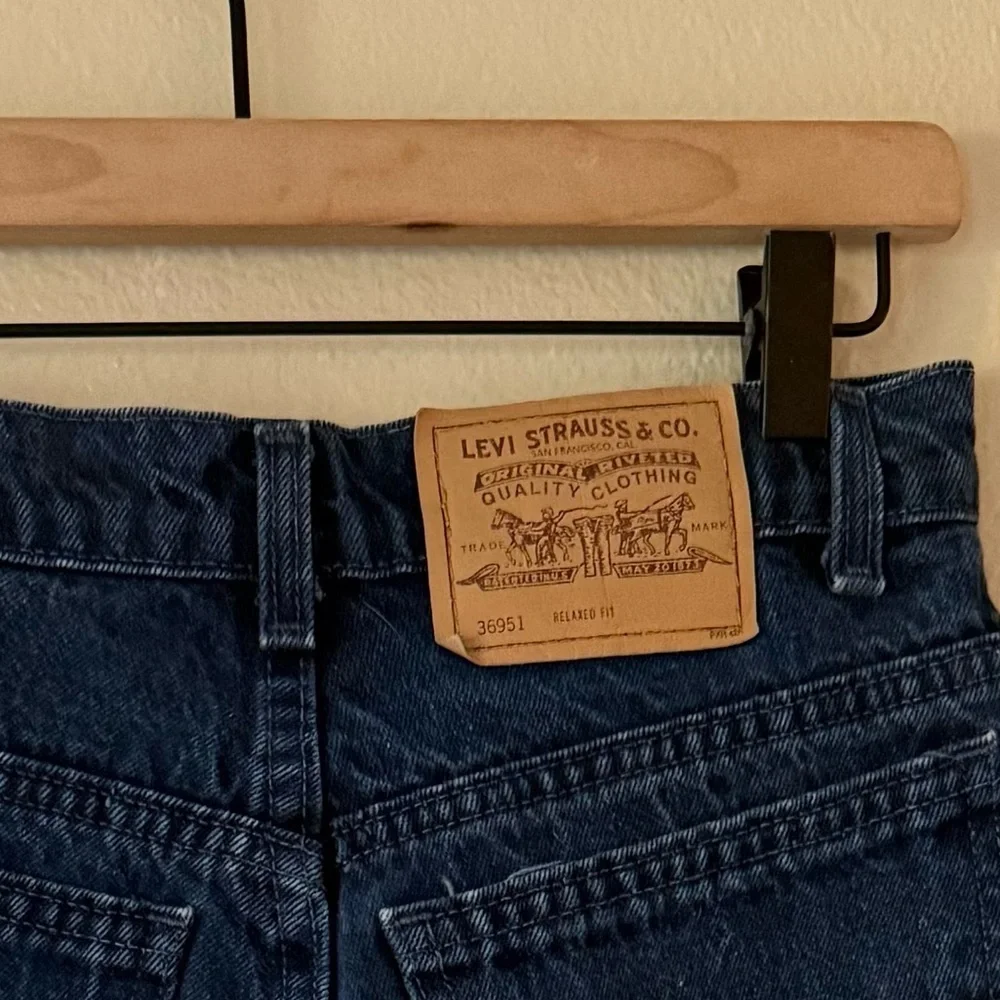 LEVIS 36951 VTG Dark Blue Denim Shorts